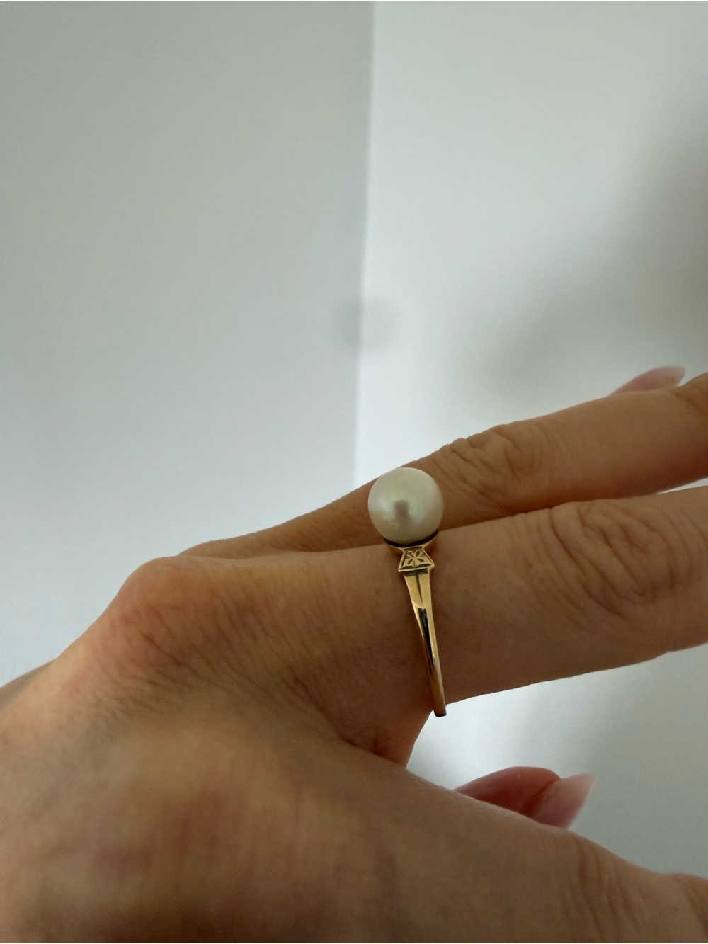 Vintage Genuine Pearl Gold Tone Ring Size 8 - Picture 2 of 4
